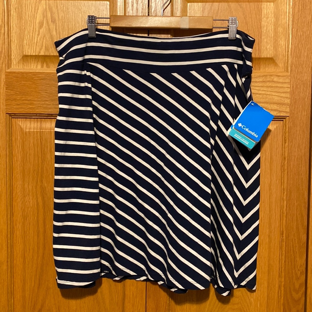 Columbia PFG navy and white striped skirt New size XL